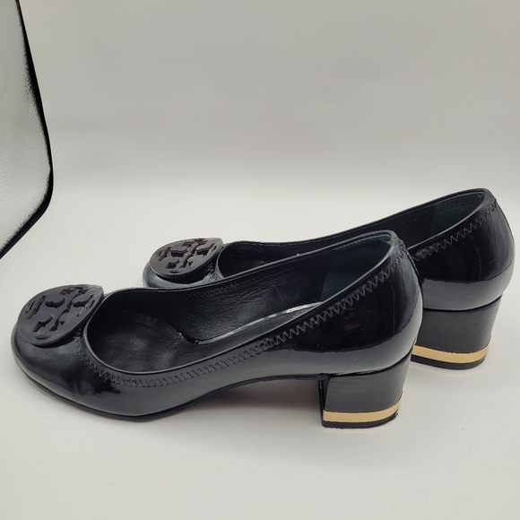 Tory Burch Black Flats with Embossed Logo and Elastic Fit - Picture 6 of 8